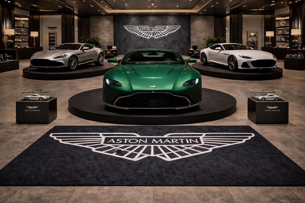 Premium Aston Martin Garagenteppich – 152 x 221 cm (5x7 ft)