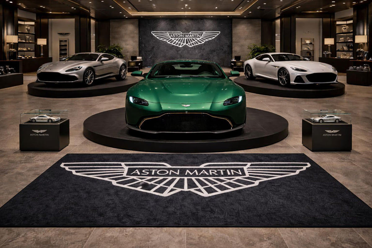 Premium Aston Martin Garagenteppich – 152 x 221 cm (5x7 ft)