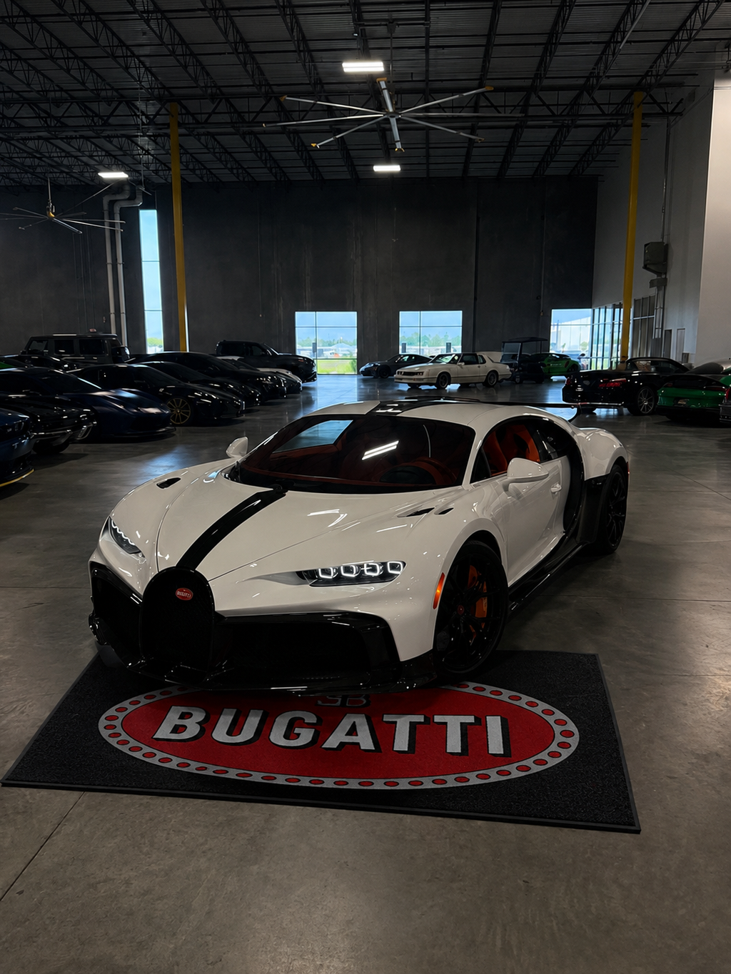 Premium Bugatti Garagenteppich – 5x7 ft (60x87")