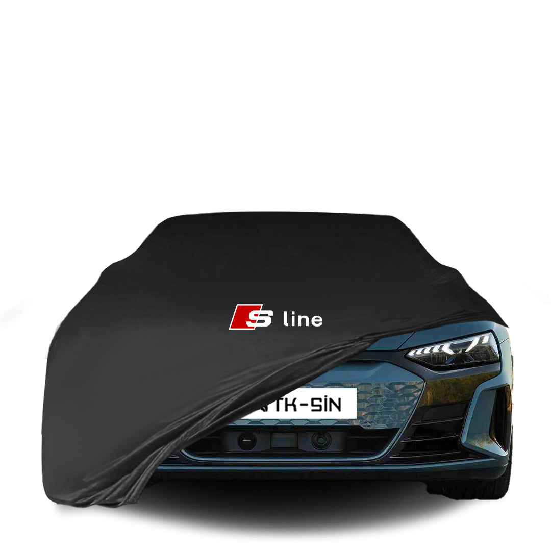 Audi e-tron GT mit maßgeschneiderter Indoor-Autoabdeckung in einer Garage in Deutschland