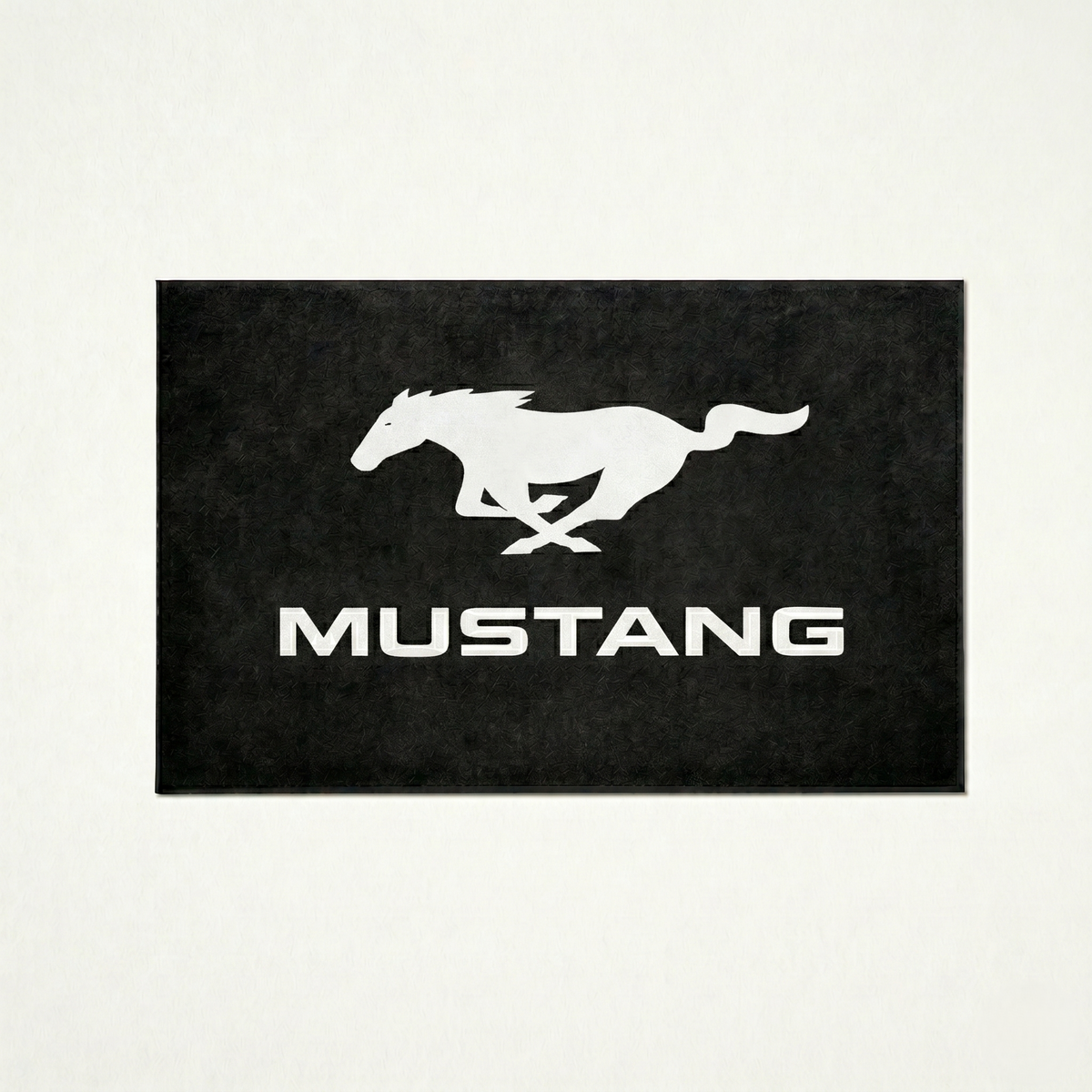 Premium Mustang Garagenteppich – 5x7 ft (60x87")