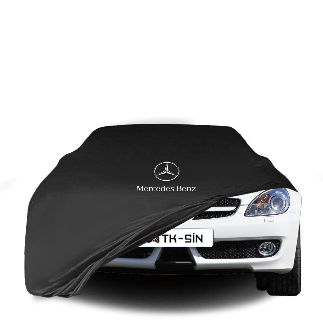 Mercedes-Benz SLK (R171) mit maßgeschneiderter Indoor-Autoabdeckung in einer Garage in Deutschland