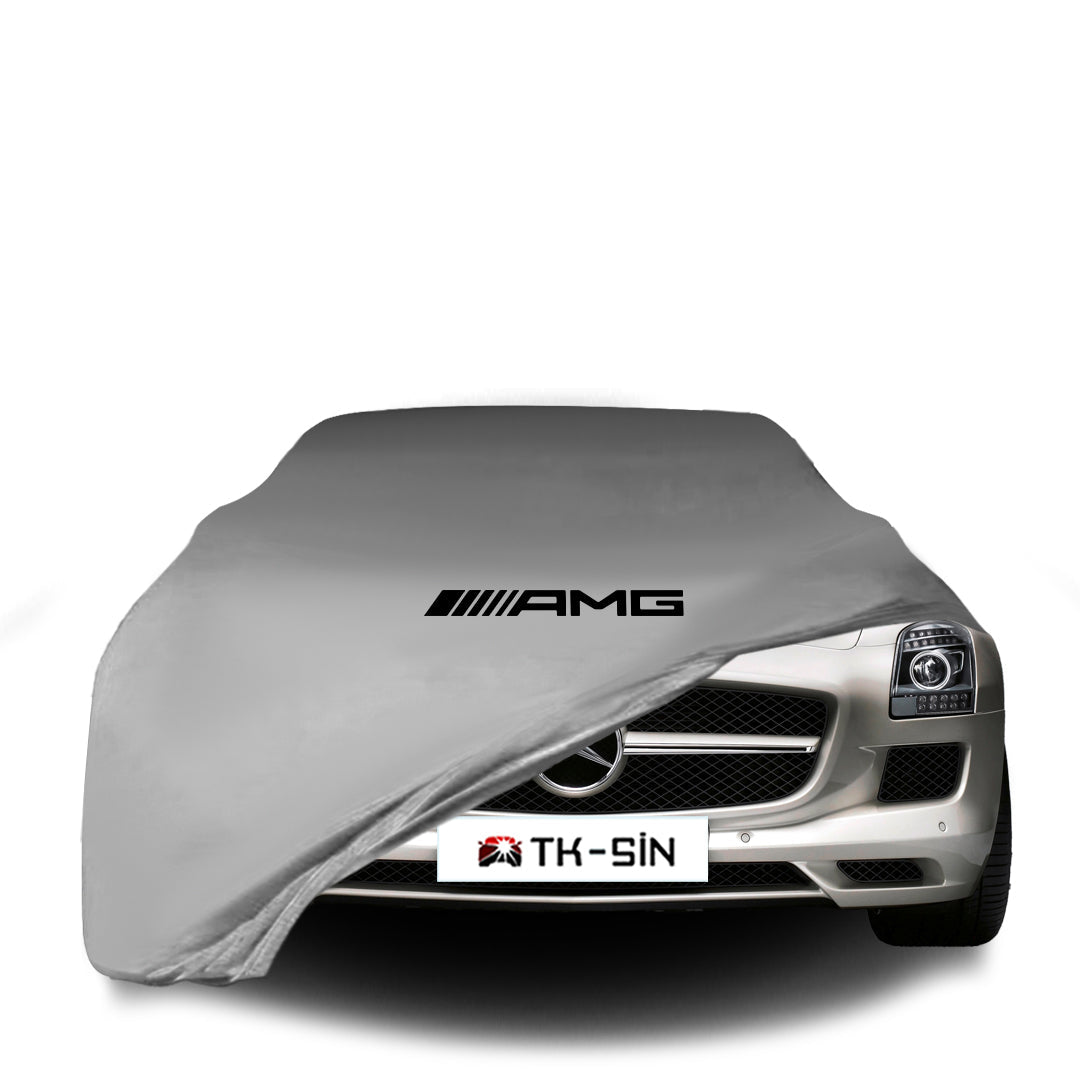 Mercedes-AMG SLS mit maßgeschneiderter Indoor-Autoabdeckung in einer Garage in Deutschland