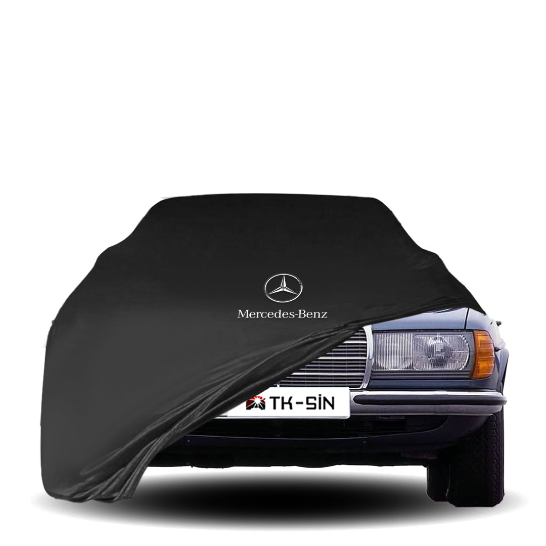 Mercedes-Benz W123 mit maßgeschneiderter Indoor-Autoabdeckung in einer Garage in Deutschland