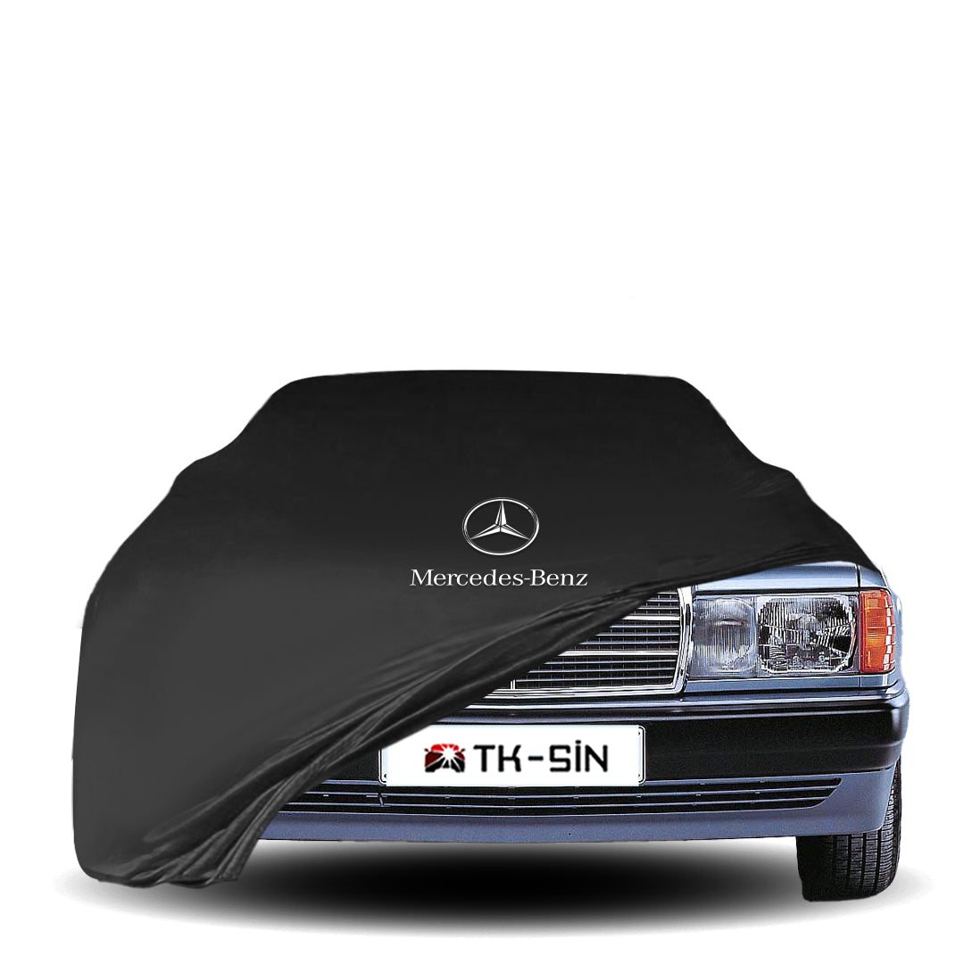 Mercedes-Benz 190 (W201) mit maßgeschneiderter Indoor-Autoabdeckung in einer Garage in Deutschland