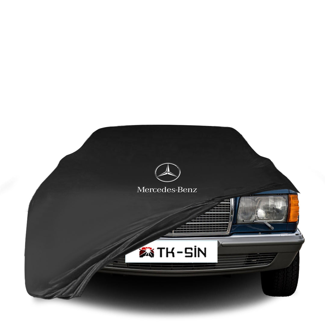 Mercedes-Benz S-Klasse (W126 SEL) mit maßgeschneiderter Indoor-Autoabdeckung in einer Garage in Deutschland