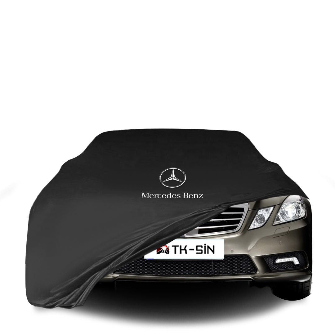 Mercedes-Benz E-Klasse T-Modell (S212) mit maßgeschneiderter Indoor-Autoabdeckung in einer Garage in Deutschland