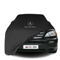 Mercedes-Benz M-Klasse (W163) mit maßgeschneiderter Indoor-Autoabdeckung in einer Garage in Deutschland