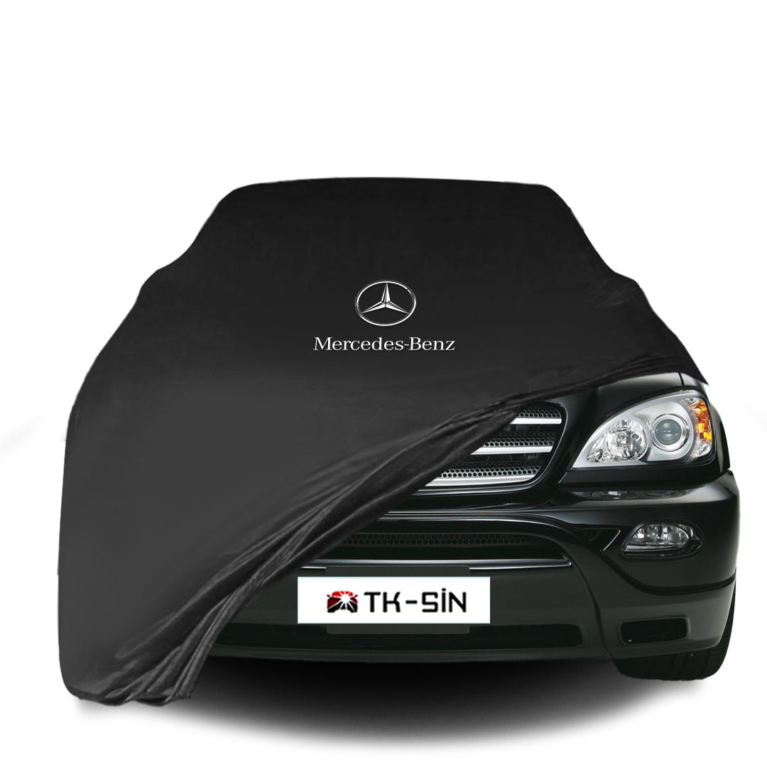 Mercedes-Benz M-Klasse (W163) mit maßgeschneiderter Indoor-Autoabdeckung in einer Garage in Deutschland
