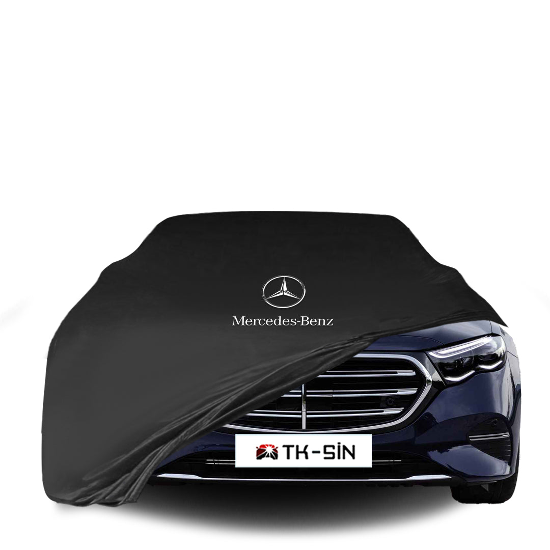 Mercedes-Benz E-Klasse T-Modell (S214) mit maßgeschneiderter Indoor-Autoabdeckung in einer Garage in Deutschland