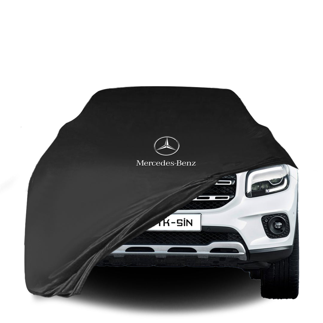 Mercedes-Benz GLB mit maßgeschneiderter Indoor-Autoabdeckung in einer Garage in Deutschland