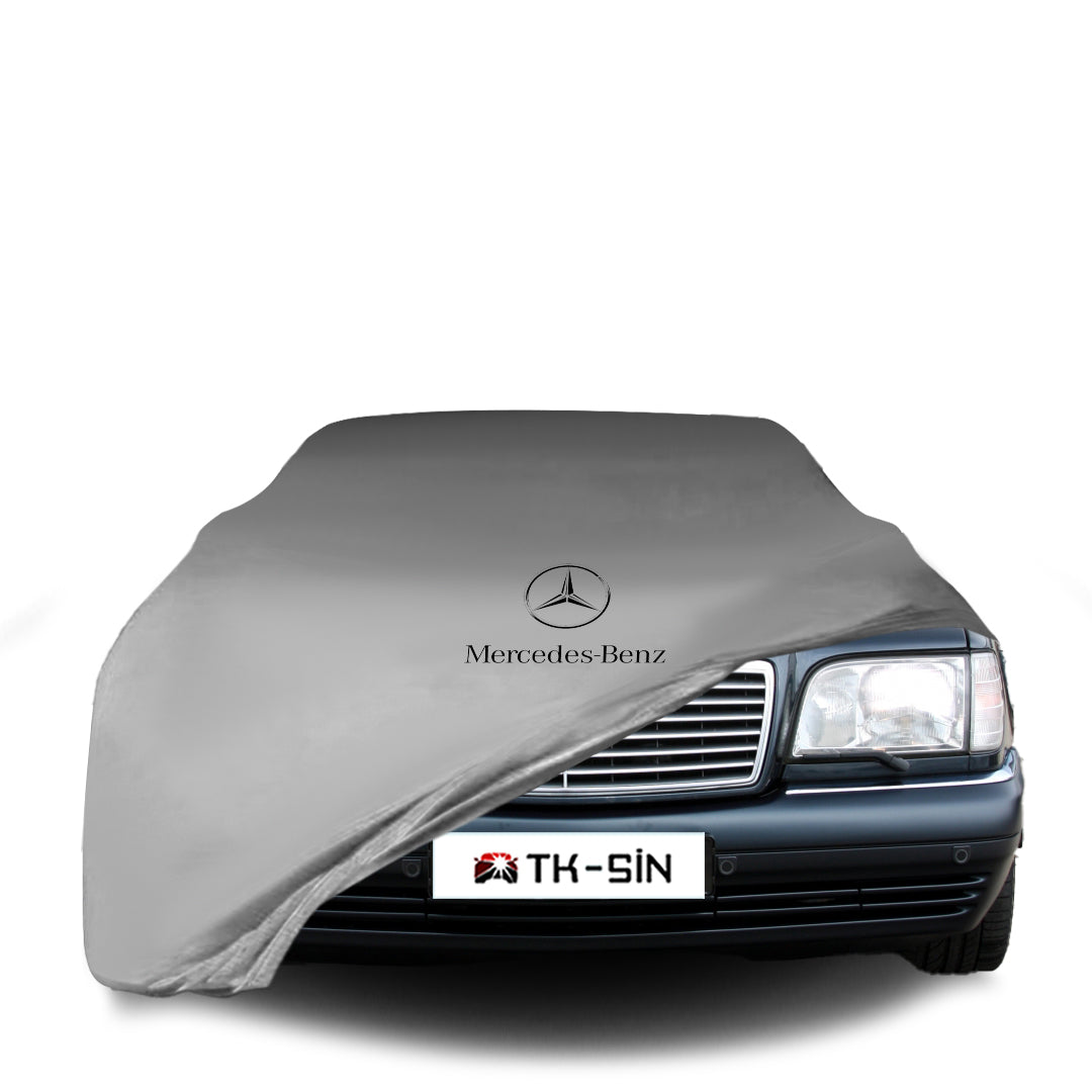 Mercedes-Benz S-Klasse lang (V140) mit maßgeschneiderter Indoor-Autoabdeckung in einer Garage in Deutschland