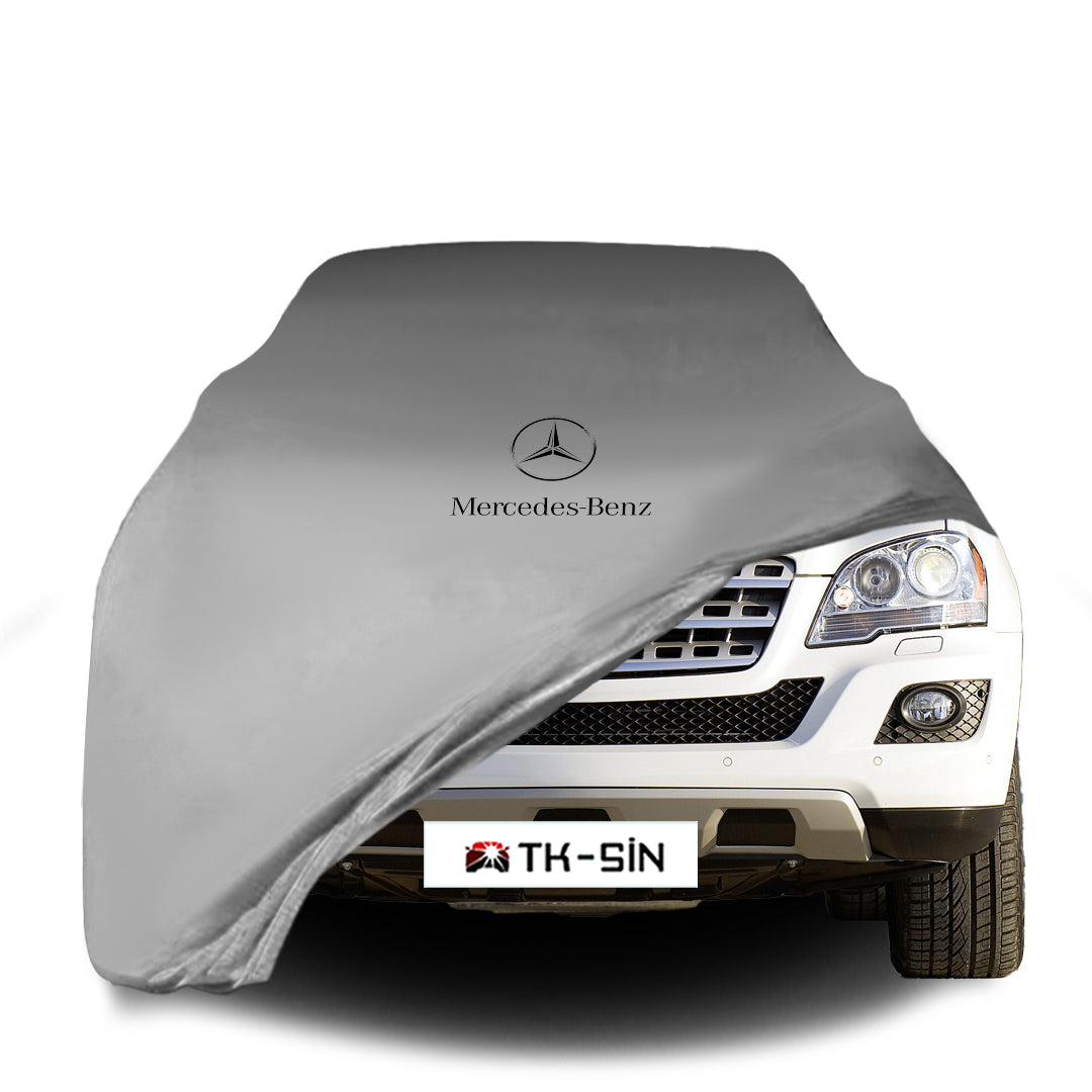 Mercedes-Benz M-Klasse (W164) mit maßgeschneiderter Indoor-Autoabdeckung in einer Garage in Deutschland