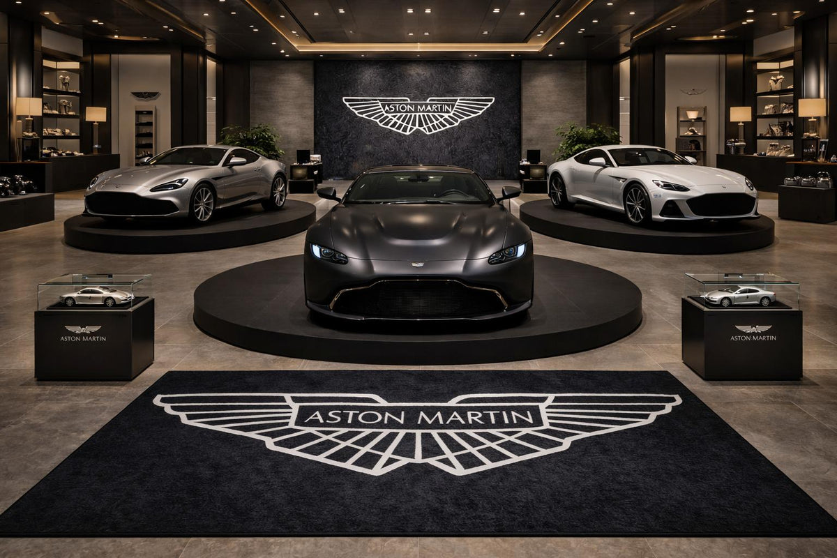 Premium Aston Martin Garagenteppich – 152 x 221 cm (5x7 ft)