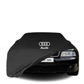 Audi A4 B5 Limousine (1994–1999) mit maßgeschneiderter Indoor-Autoabdeckung in einer Garage in Deutschland