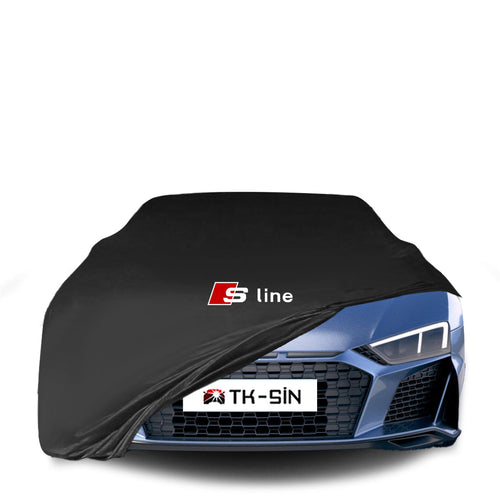 Audi R8 Spyder mit maßgeschneiderter Indoor-Autoabdeckung in einer Garage in Deutschland