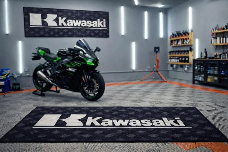 Kawasaki Premium Garagen-Bodenmatte - 2.5x7 ft (30x87") Luxuriöser rutschfester Motorradteppich & Wanddekoration