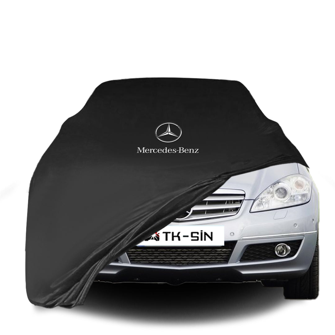 Mercedes-Benz A-Klasse (C169) mit maßgeschneiderter Indoor-Autoabdeckung in einer Garage in Deutschland
