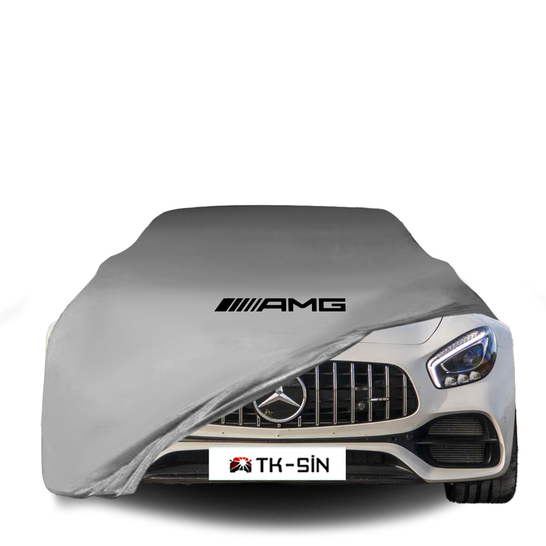 Mercedes-AMG GT (C192) mit maßgeschneiderter Indoor-Autoabdeckung in einer Garage in Deutschland
