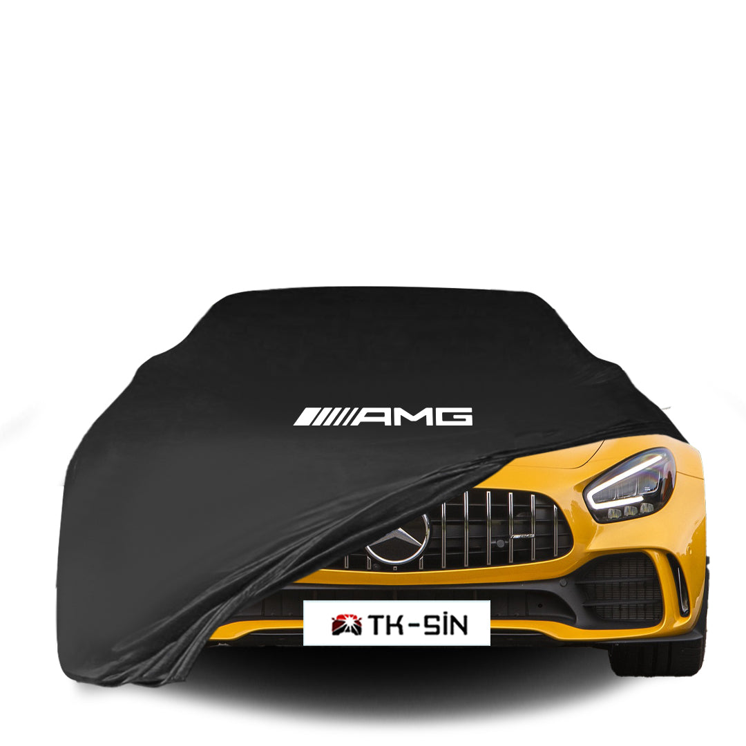 Mercedes-AMG GT mit maßgeschneiderter Indoor-Autoabdeckung in einer Garage in Deutschland