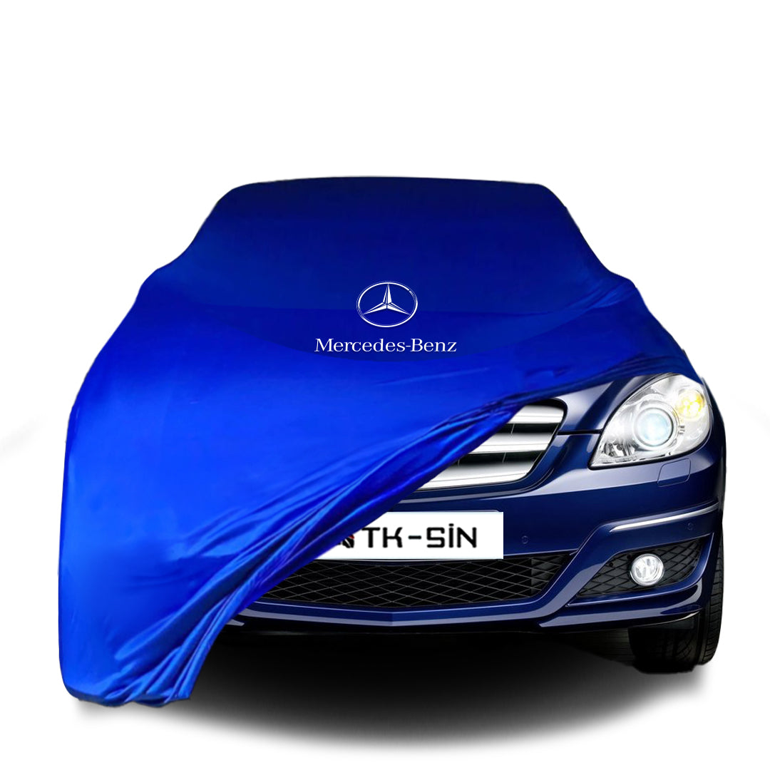 Mercedes-Benz B-Klasse (W245) mit maßgeschneiderter Indoor-Autoabdeckung in einer Garage in Deutschland