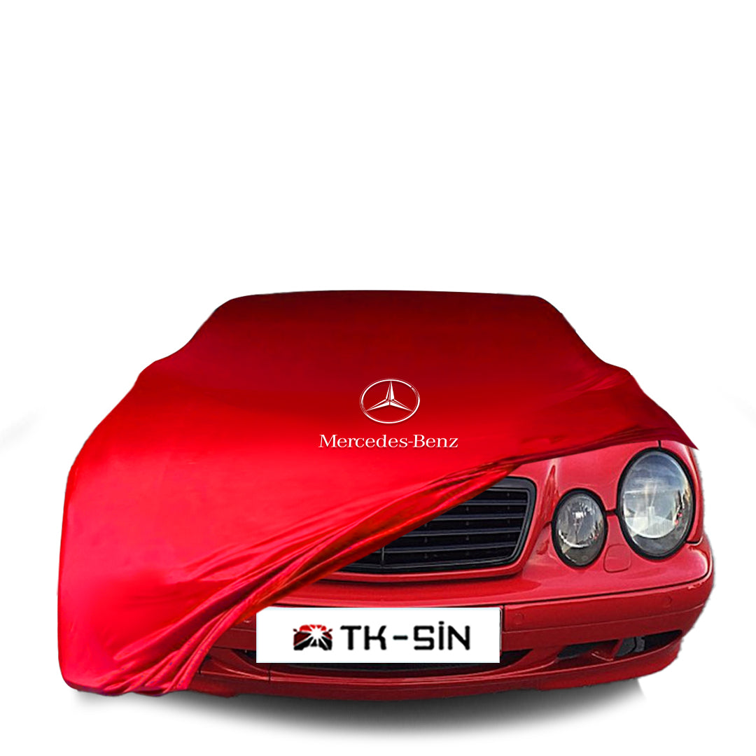 Mercedes-Benz CLK (W208) mit maßgeschneiderter Indoor-Autoabdeckung in einer Garage in Deutschland