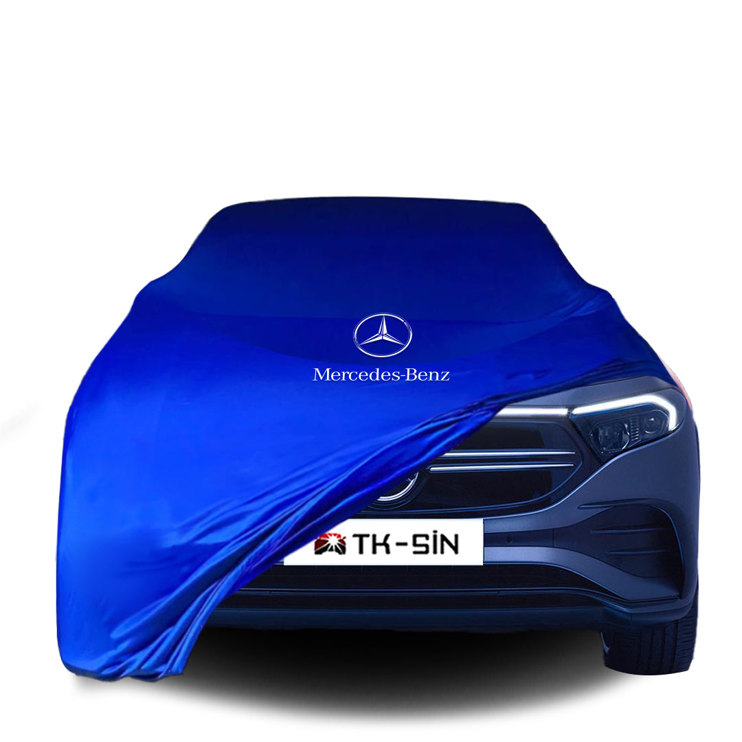 Mercedes-Benz EQA mit maßgeschneiderter Indoor-Autoabdeckung in einer Garage in Deutschland