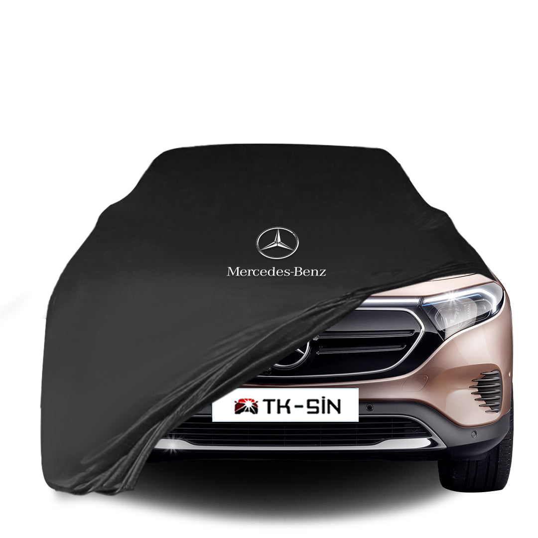 Mercedes-Benz EQB mit maßgeschneiderter Indoor-Autoabdeckung in einer Garage in Deutschland