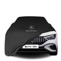 Mercedes-Benz EQE mit maßgeschneiderter Indoor-Autoabdeckung in einer Garage in Deutschland