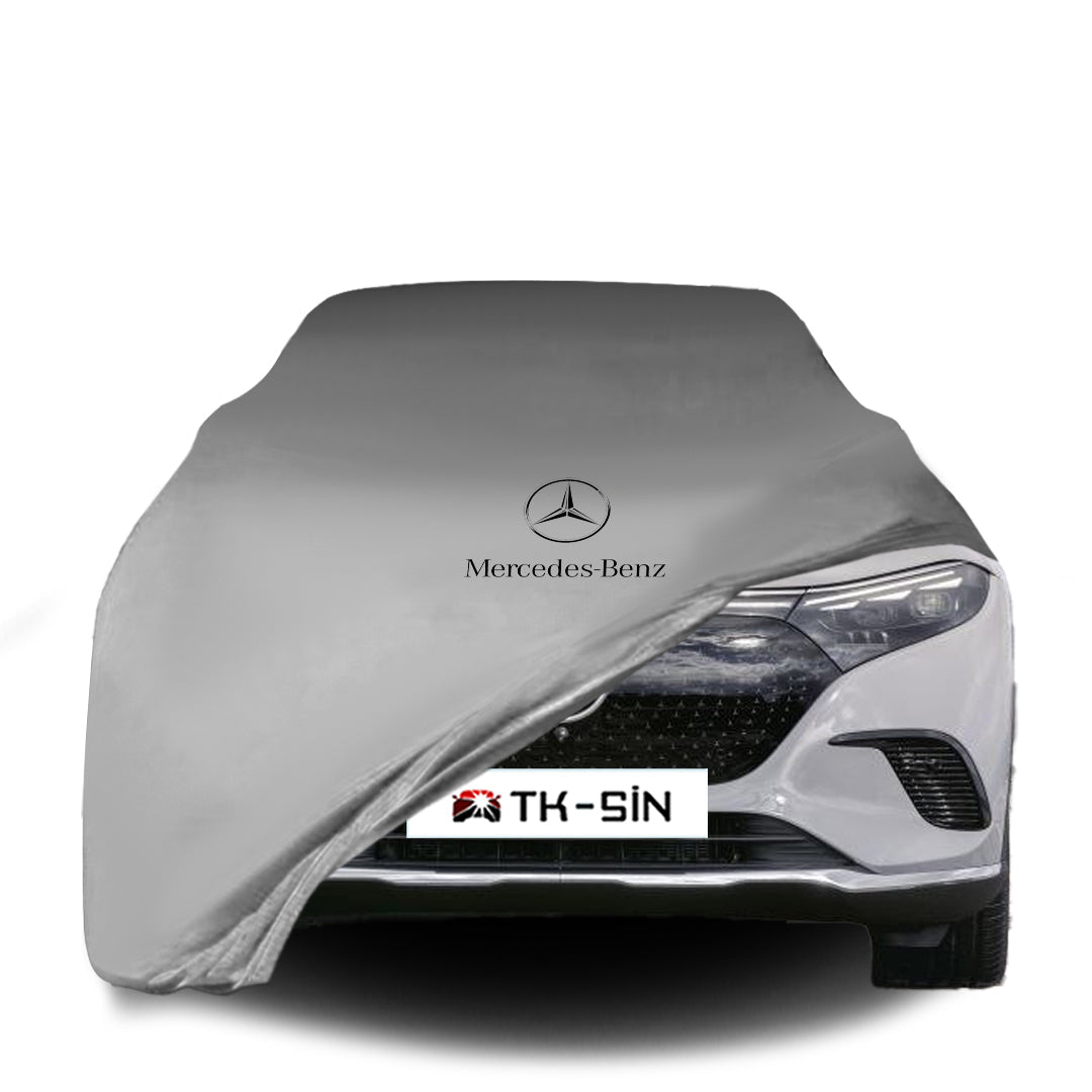 Mercedes-Benz EQS SUV mit maßgeschneiderter Indoor-Autoabdeckung in einer Garage in Deutschland