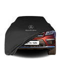 Mercedes-Benz GL mit maßgeschneiderter Indoor-Autoabdeckung in einer Garage in Deutschland