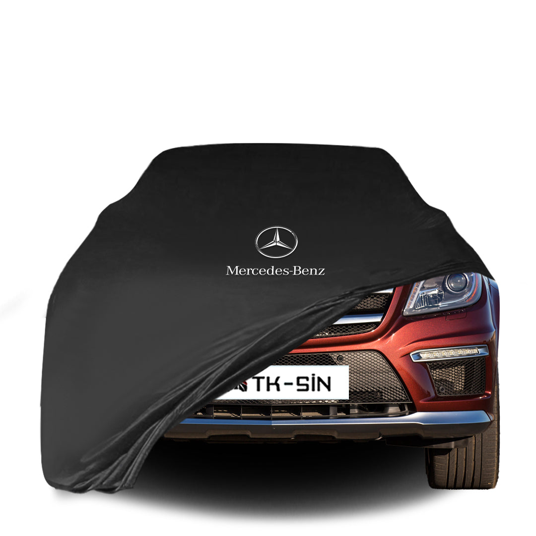 Mercedes-Benz GL mit maßgeschneiderter Indoor-Autoabdeckung in einer Garage in Deutschland