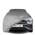 Mercedes-Benz GLA mit maßgeschneiderter Indoor-Autoabdeckung in einer Garage in Deutschland