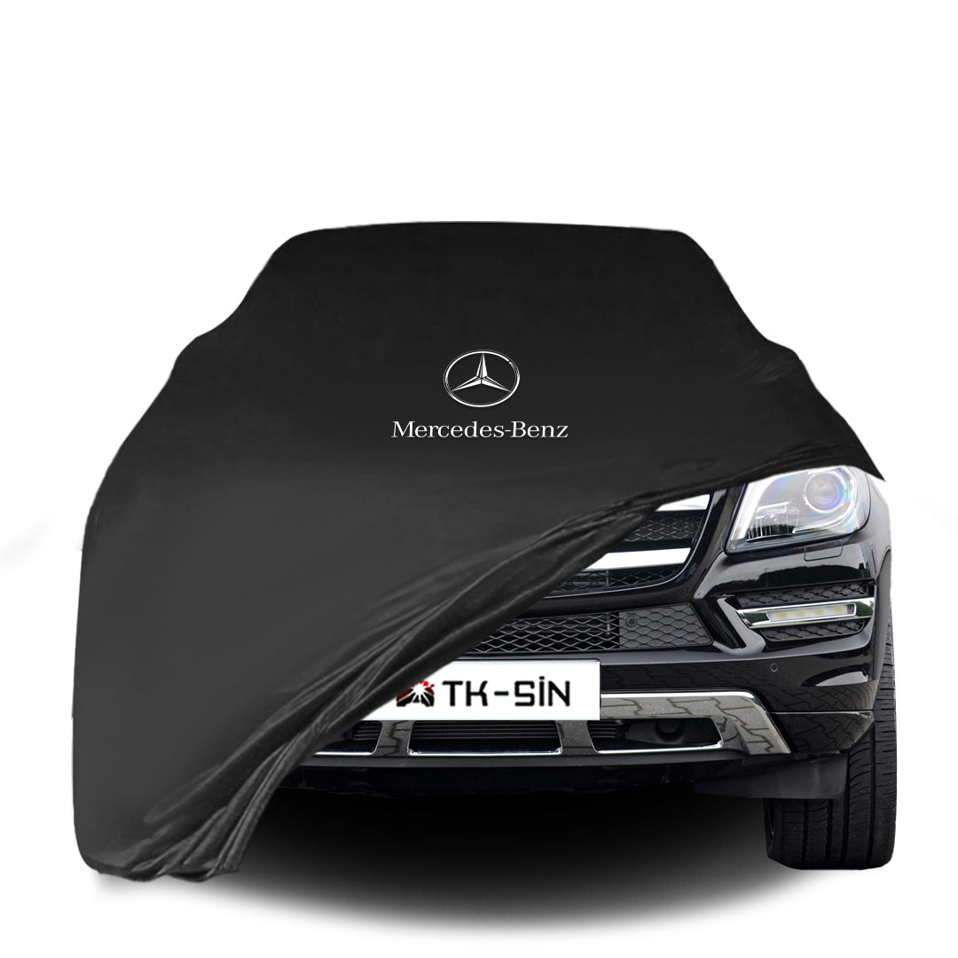 Mercedes-Benz GLS mit maßgeschneiderter Indoor-Autoabdeckung in einer Garage in Deutschland