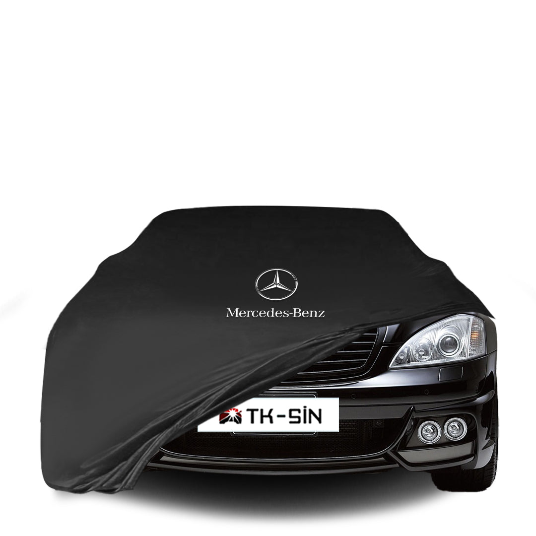 Mercedes-Benz S-Klasse (W221) mit maßgeschneiderter Indoor-Autoabdeckung in einer Garage in Deutschland