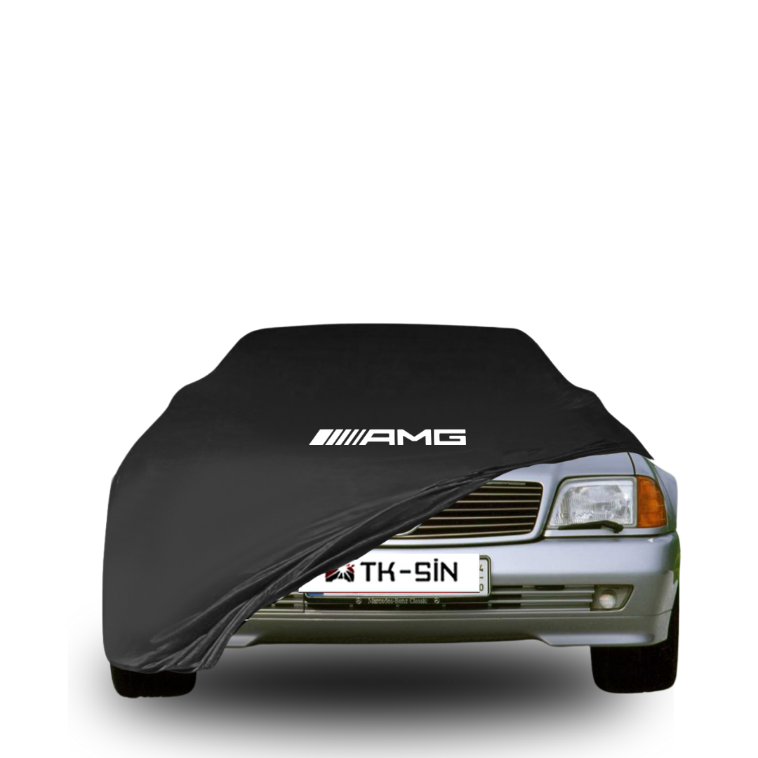Mercedes-Benz SL (R129) mit maßgeschneiderter Indoor-Autoabdeckung in einer Garage in Deutschland
