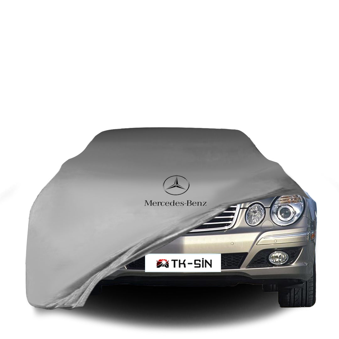 Mercedes-Benz E-Klasse T-Modell (S211) mit maßgeschneiderter Indoor-Autoabdeckung in einer Garage in Deutschland