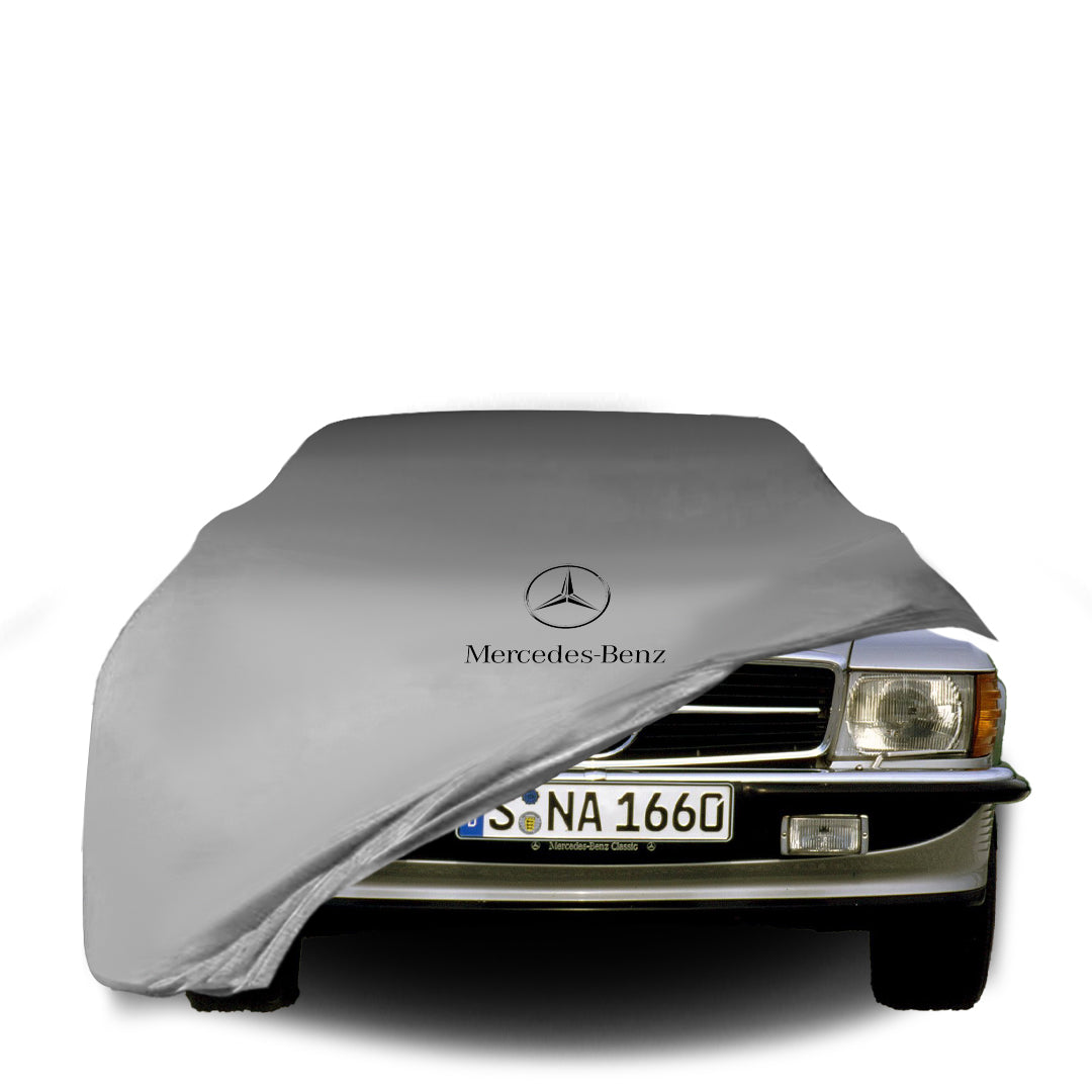 Mercedes-Benz SLC (C107) mit maßgeschneiderter Indoor-Autoabdeckung in einer Garage in Deutschland