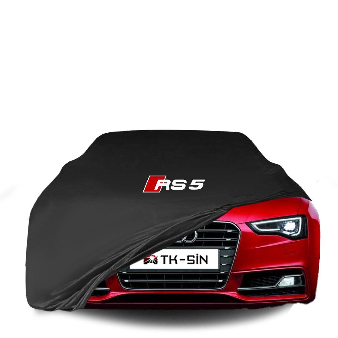 Audi RS5 Cabrio-Coupé mit maßgeschneiderter Indoor-Autoabdeckung in einer Garage in Deutschland