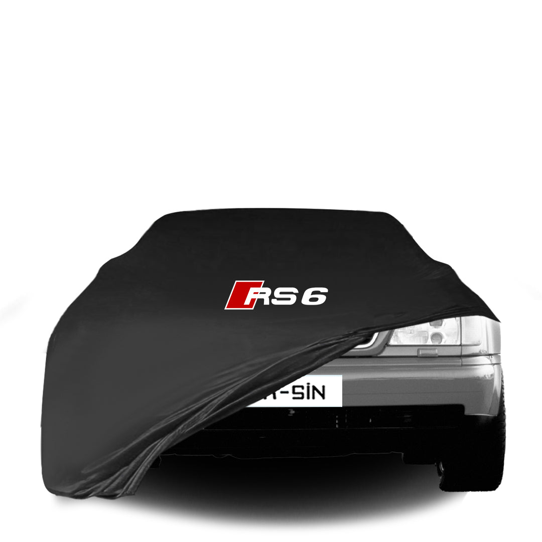 Audi RS6 C4 mit maßgeschneiderter Indoor-Autoabdeckung in einer Garage in Deutschland